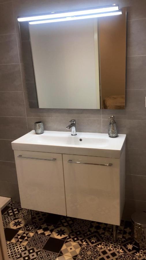 Chaleureux Appartement Au Coeur Du Panier Marsiglia Esterno foto